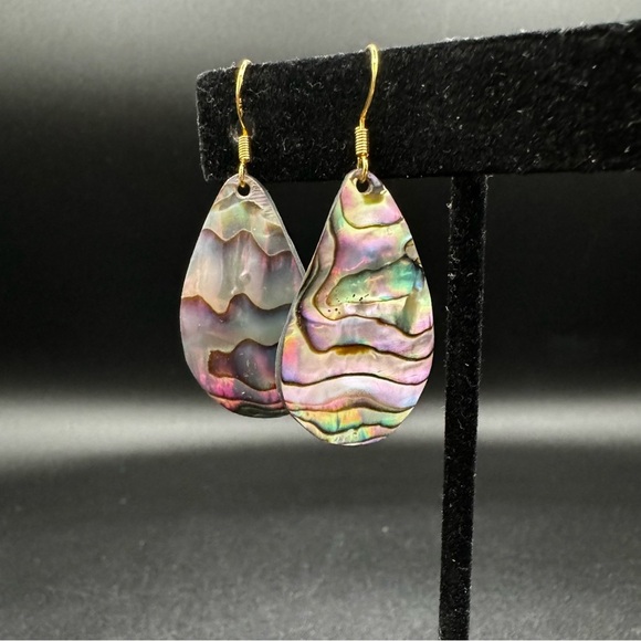 Stunning Mother of Pearl Tear Drop Earrings 14k gold plated hooks - Picture 4 of 9